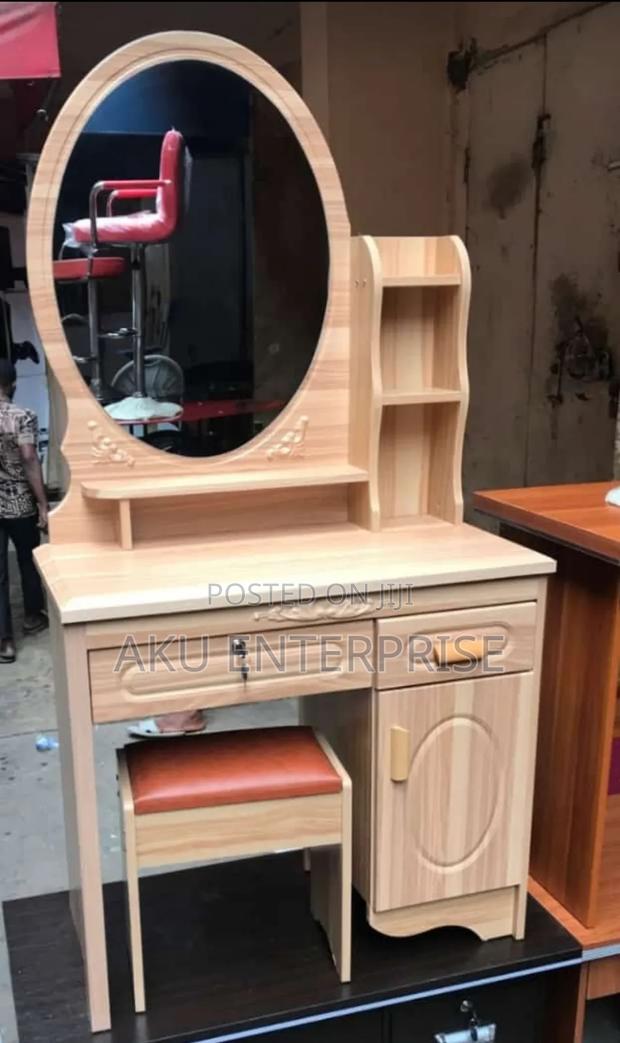 Dressing Mirror Table and Chair · Photo 2
