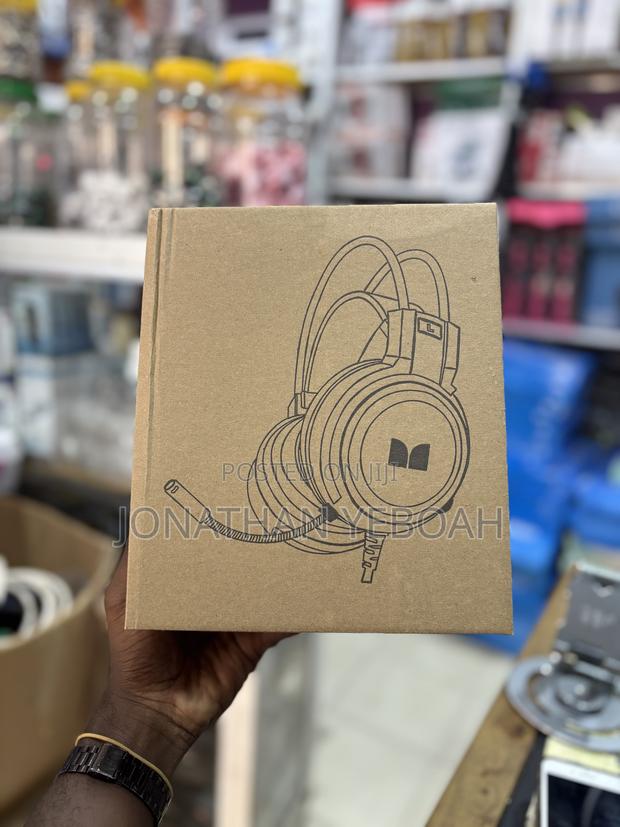 Headset With Microphone · Photo 4