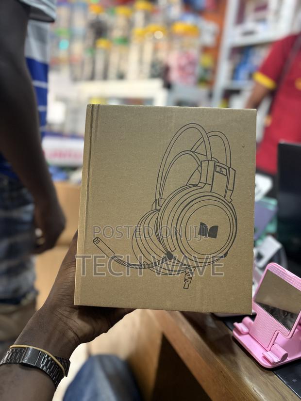 Headset With Microphone · Photo 4