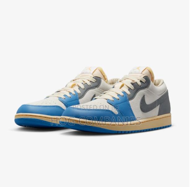Nike Air Jordan 1 Sneakers · Photo 4