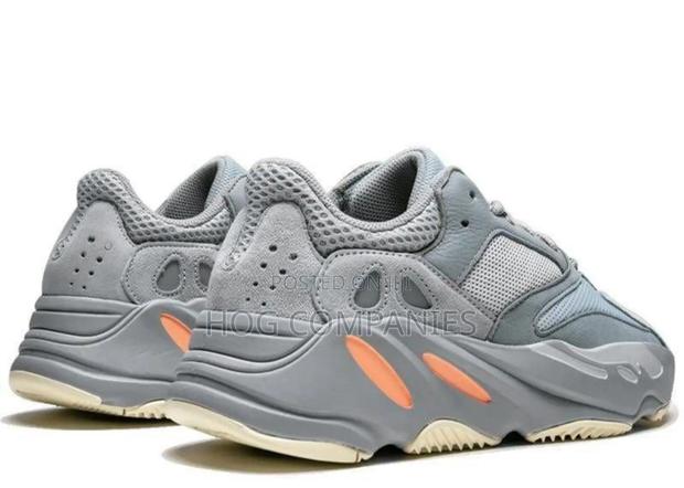 Adidas Yeezy Boost 700 Inertia · Photo 3