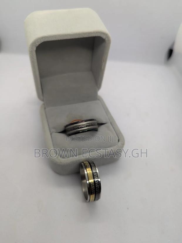 Versace Round Rings · Photo 4