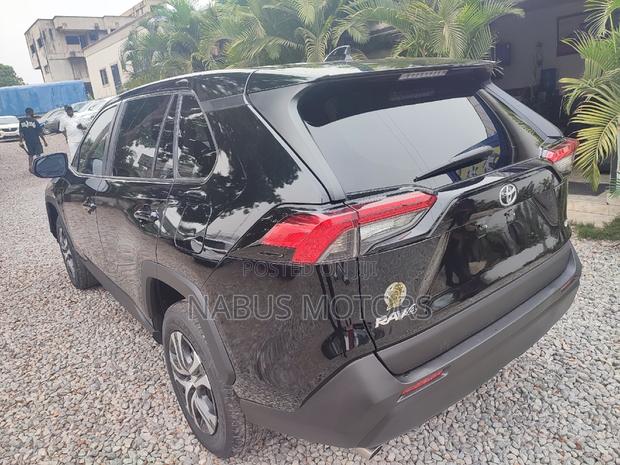 Toyota RAV4 LE 2022 Black