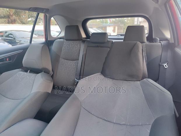 Toyota RAV4 XLE 2021 Brown