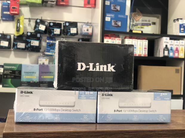 D-Link DES1008C 8-Port 10/100 Desktop Switch · Photo 4