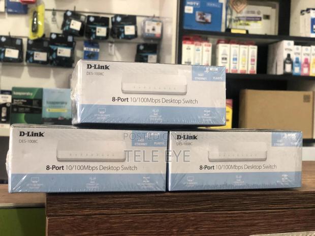 D-Link DES1008C 8-Port 10/100 Desktop Switch · Photo 3