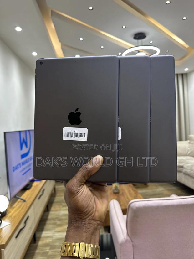 Apple iPad 10.2 (2019) 32 GB Gray · Photo 4