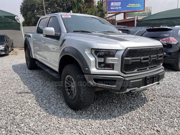 Ford F-150 Lariat 4x4 SuperCrew Cab Styleside 5.5 ft. box 145 in. WB photo 2