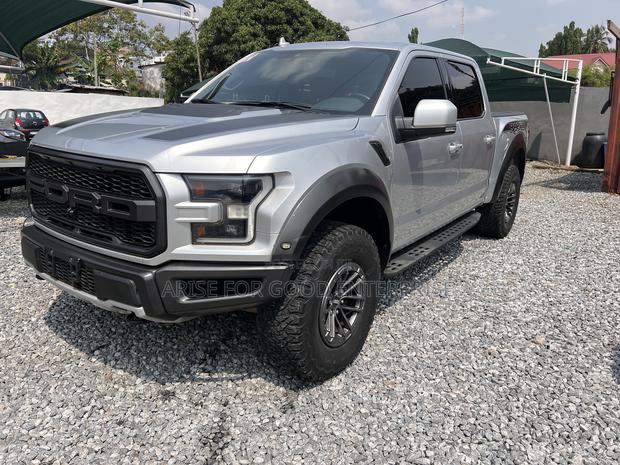 Ford F-150 Lariat 4x4 SuperCrew Cab Styleside 5.5 ft. box 145 in. WB photo 3