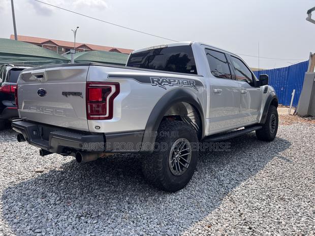 Ford F-150 Lariat 4x4 SuperCrew Cab Styleside 5.5 ft. box 145 in. WB photo 6