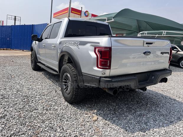 Ford F-150 Lariat 4x4 SuperCrew Cab Styleside 5.5 ft. box 145 in. WB photo 5