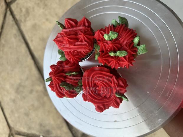 Vals Day Cupcake Available · Photo 2