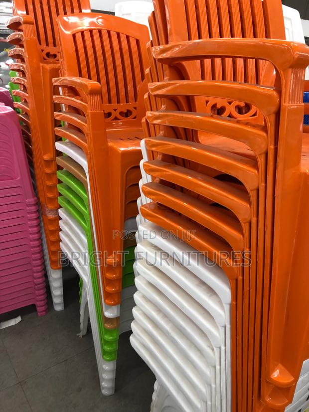 Plastic Chairs Available in Stocks · Photo 3