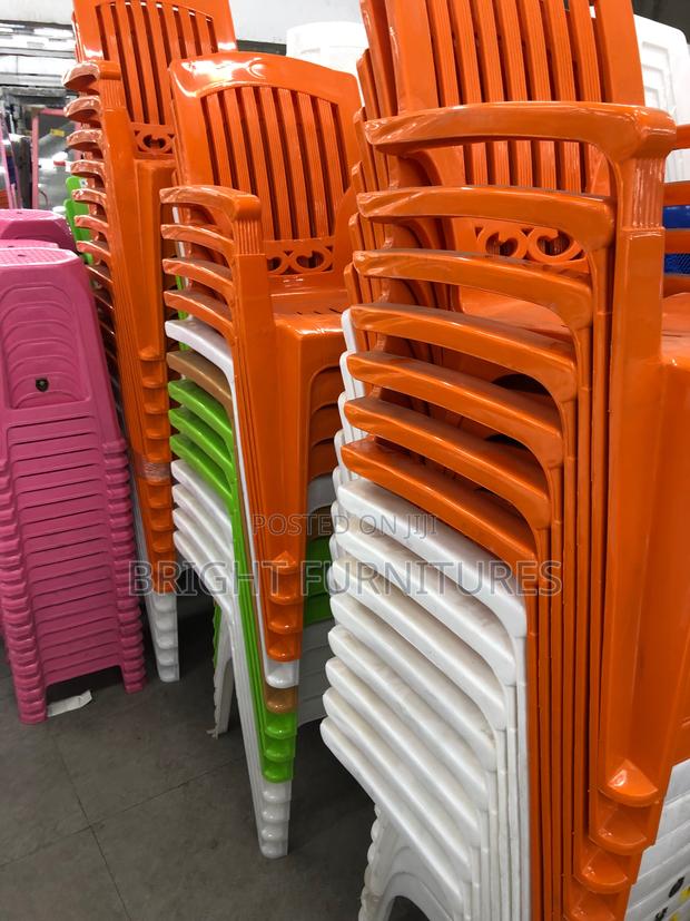 Plastic Chairs Available in Stocks · Photo 4