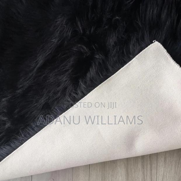 Ultra Luxury Modern Heavy Fluffy Bedside Mat · Photo 4