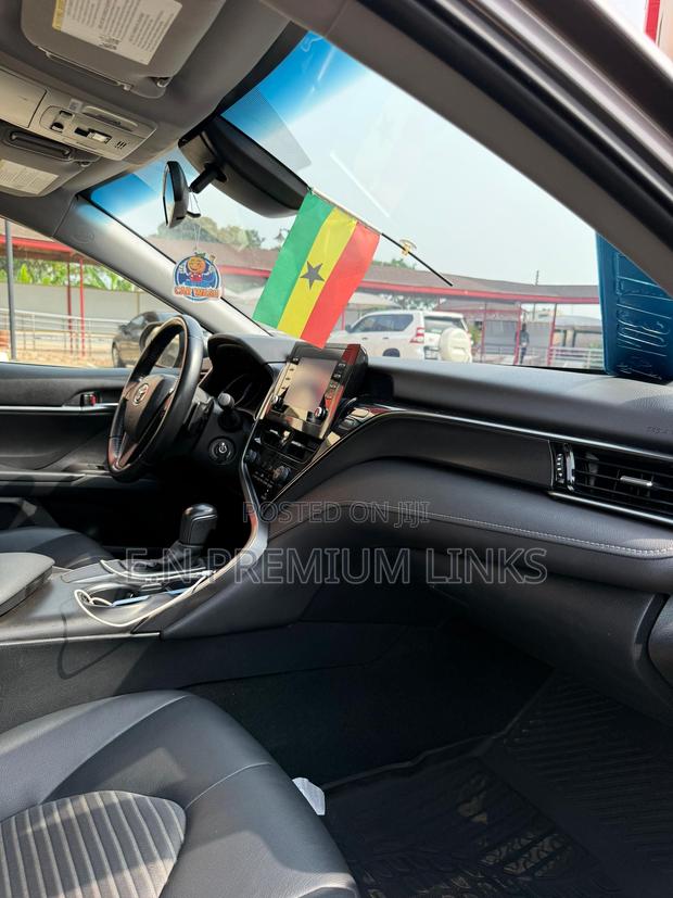 Toyota Camry SE 2021 Gray photo 8