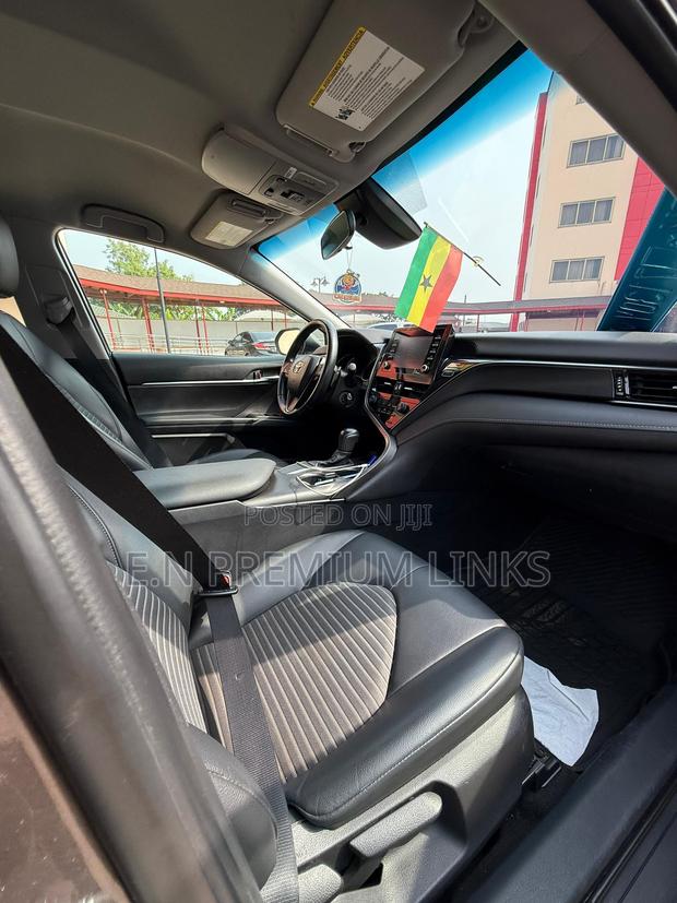 Toyota Camry SE 2021 Gray photo 9