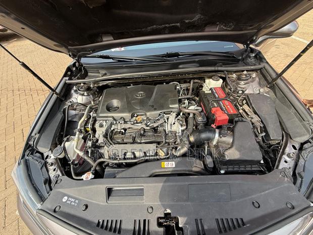 Toyota Camry SE 2021 Gray photo 13