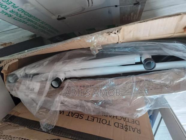 Bathroom Safety Rail · Photo 2