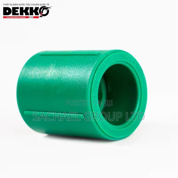 1/2 Coupling · Photo 3