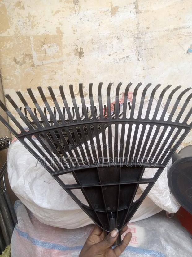 Plastic Rake · Photo 2