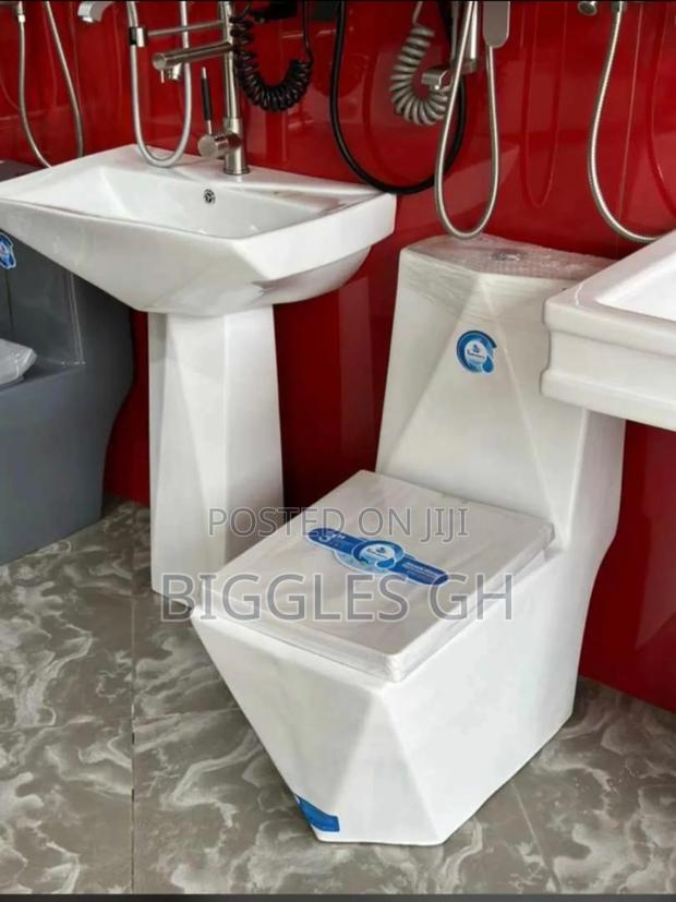 Wc With Basin Complete Set · Photo 2