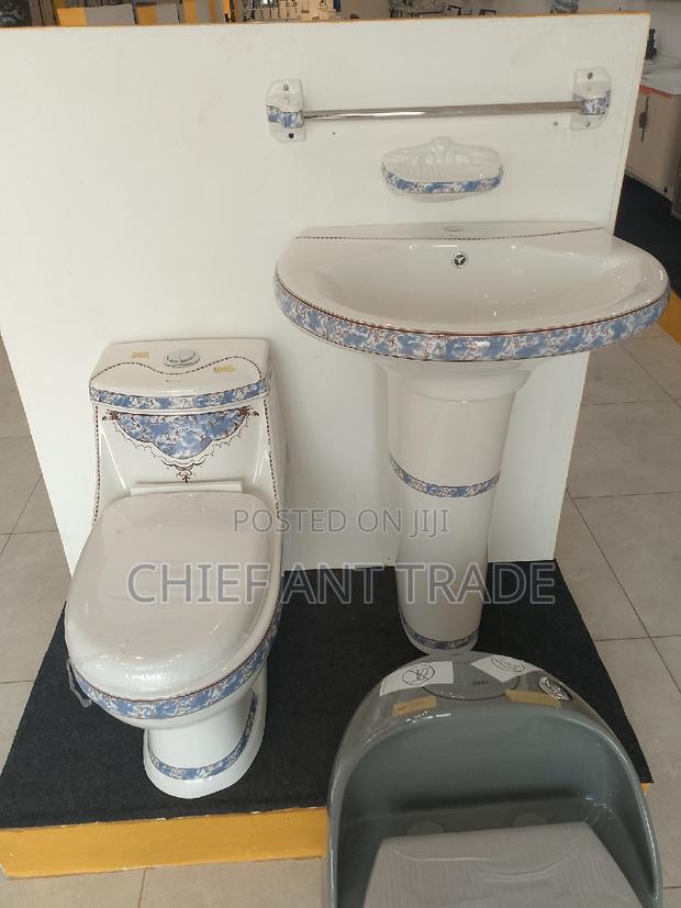 Toilet Seat. Wc. Water Closet + Basin Acc. 018SC · Photo 2
