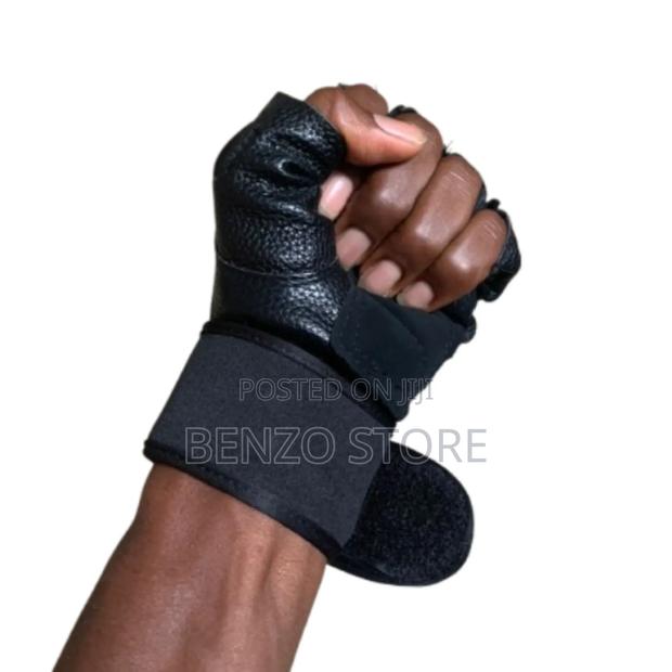 Quality Half Fingers Hand Gloves for Gym and Military · Photo 4