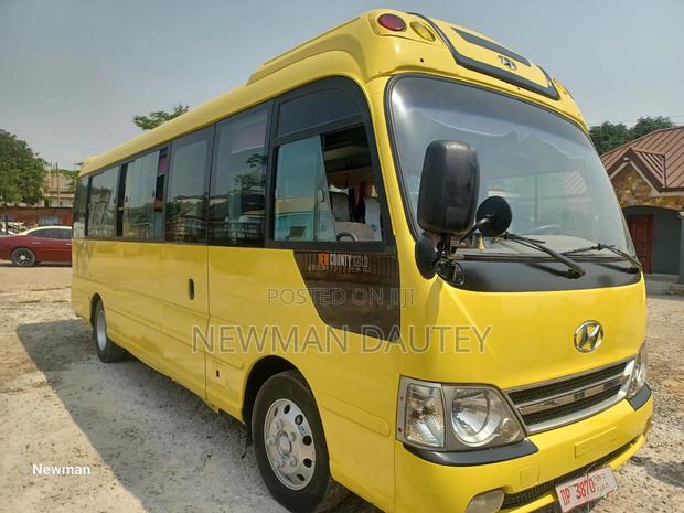 Hyundai County 2014 Yellow