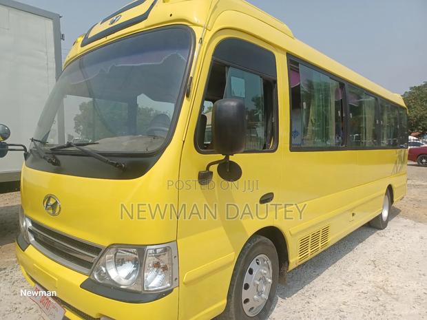 Hyundai County 2014 Yellow