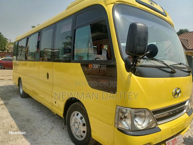 Hyundai County 2014 Yellow