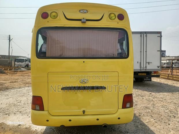 Hyundai County 2014 Yellow