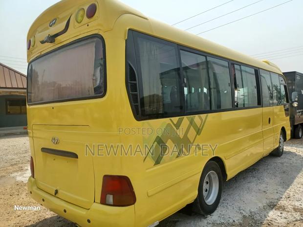 Hyundai County 2014 Yellow