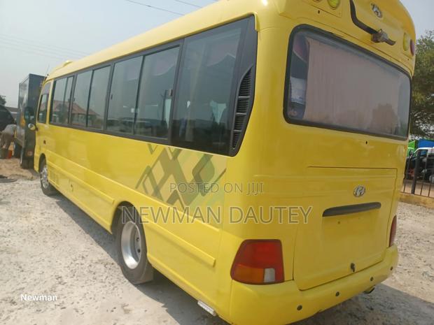 Hyundai County 2014 Yellow
