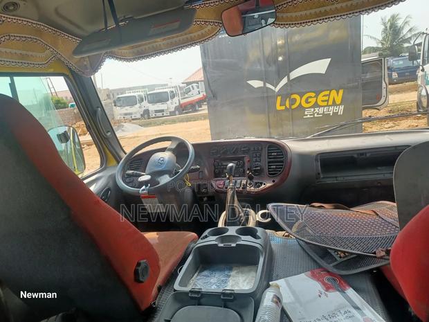 Hyundai County 2014 Yellow