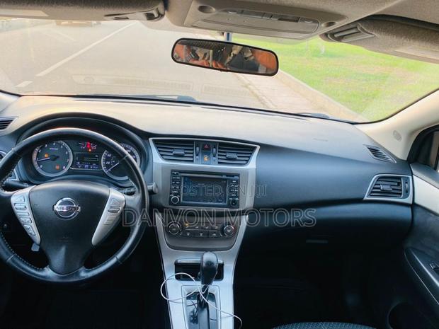 Nissan Sentra SR 4dr Sedan (1.8L 4cyl CVT) 2014 Blue photo 4