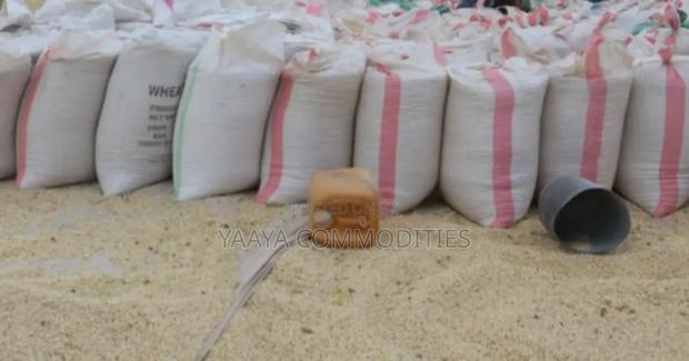 White Maize, Yellow Maize · Photo 2
