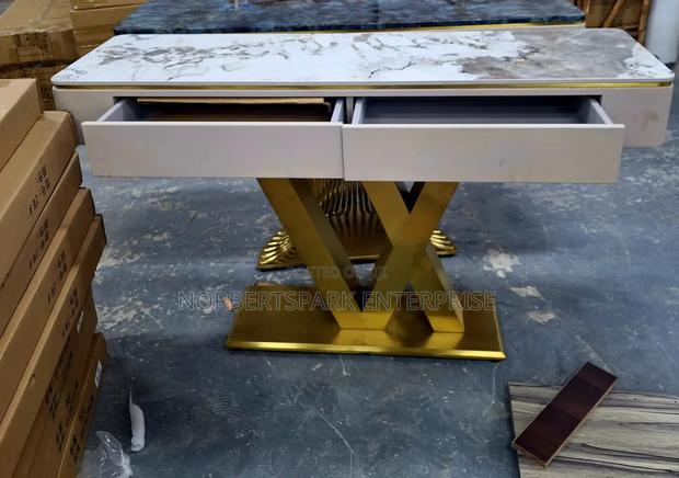 Console Table () · Photo 4