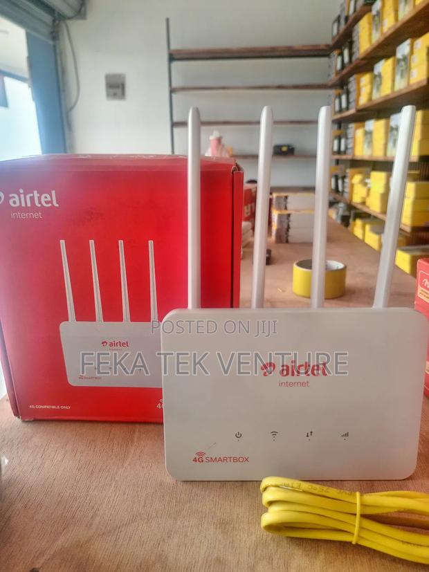 Fast Universal 4G Router + Battery