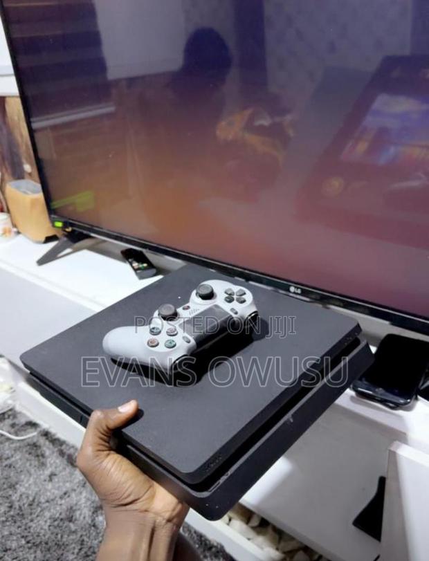 PS4 Slim With Games