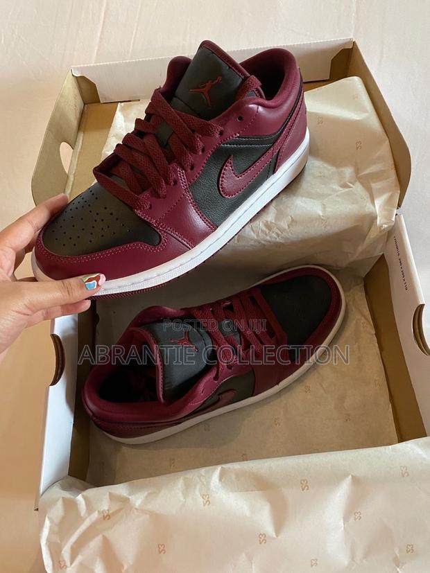 Air Jordan 1 Low Cherry · Photo 4
