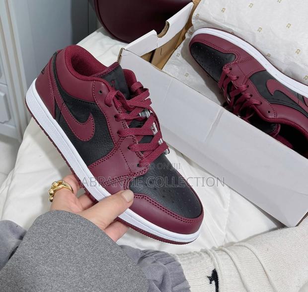 Air Jordan 1 Low Cherry · Photo 3