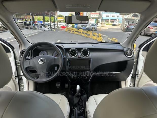 Dongfeng EV EX1 33 kW FWD 2020 White photo 2