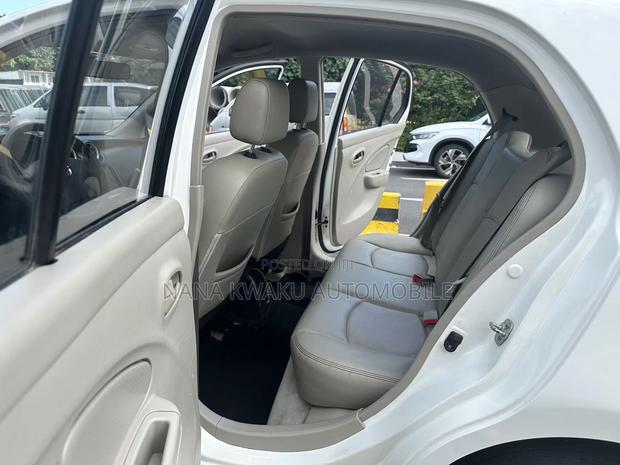 Dongfeng EV EX1 33 kW FWD 2020 White photo 6