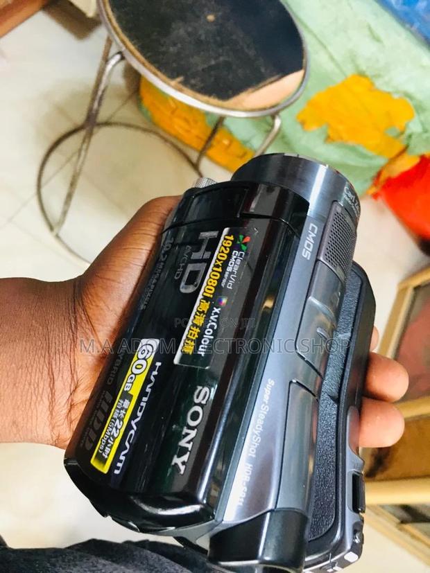 Sony HDR-SR11 HD Memories on the Go! · Photo 2