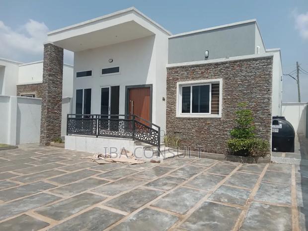 3bdrm Townhouse/Terrace in Amrahia, Adenta for sale