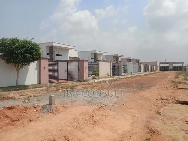 3bdrm Townhouse/Terrace in Amrahia, Adenta for sale