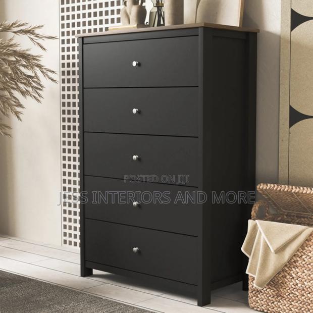5 Drawer Dresser · Photo 4