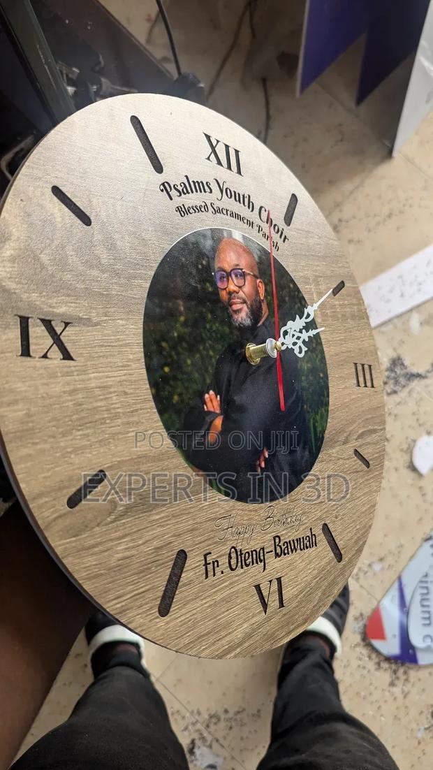 Wooden Clock · Photo 4