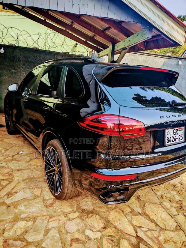 Porsche Cayenne 2016 Black